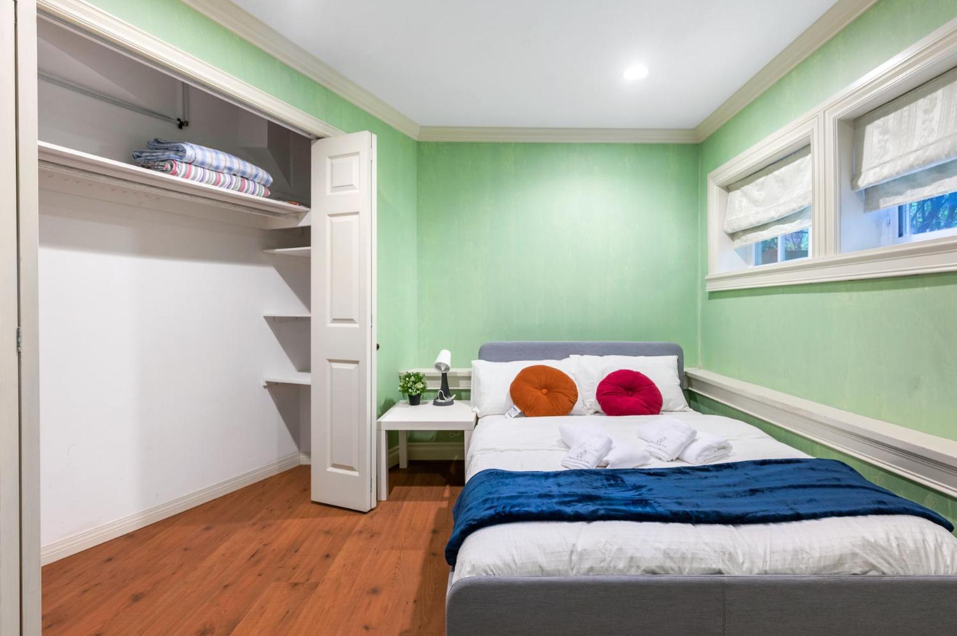 וונקובר Charming Retreat On Cypress Street, Your Home Away From Home מראה חיצוני תמונה