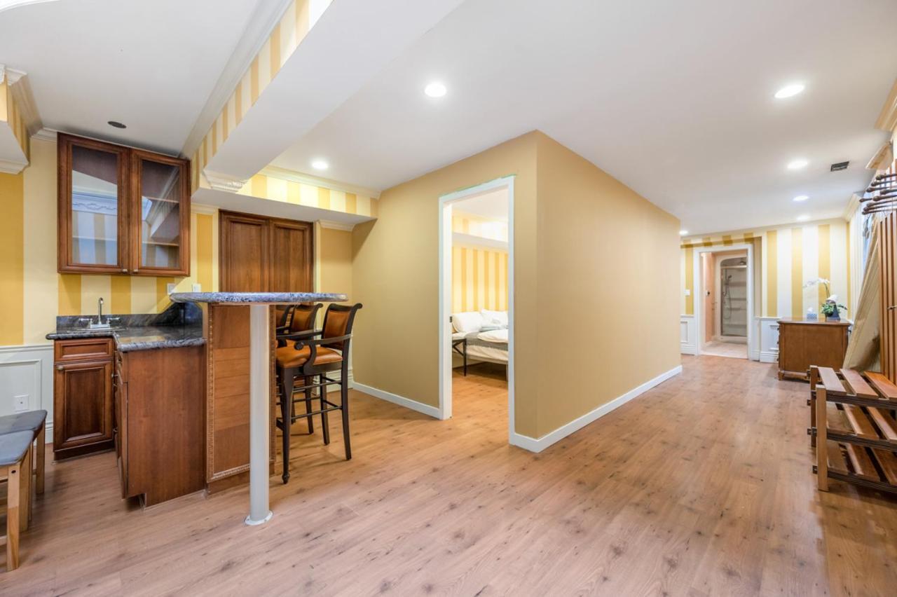 וונקובר Charming Retreat On Cypress Street, Your Home Away From Home מראה חיצוני תמונה
