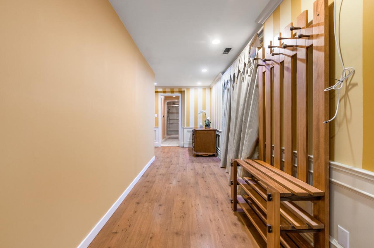 וונקובר Charming Retreat On Cypress Street, Your Home Away From Home מראה חיצוני תמונה