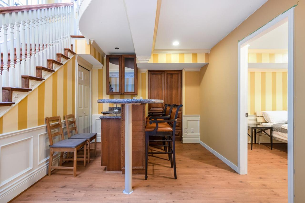 וונקובר Charming Retreat On Cypress Street, Your Home Away From Home מראה חיצוני תמונה